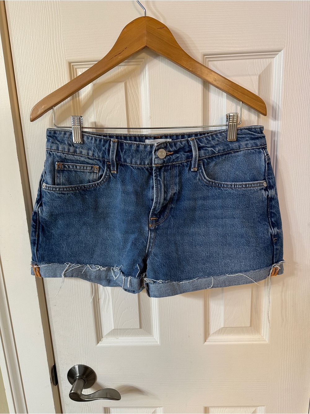 Frame Denim Medium Wash Jean Shorts 26 Frayed Trendy Flirty